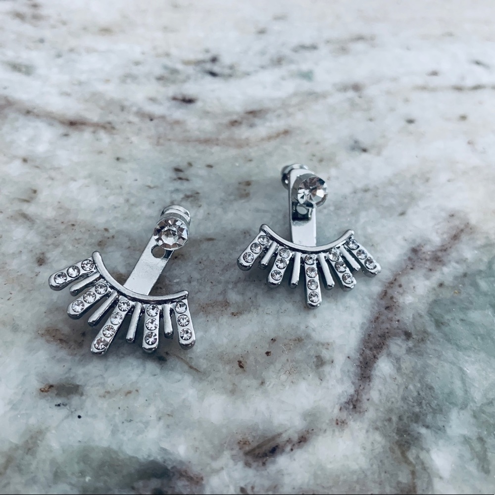 NWT Paparazzi silver ear jackets